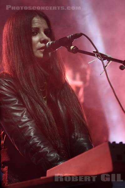 SCHOOL OF SEVEN BELLS - 2009-03-05 - PARIS - Point Ephemere - 